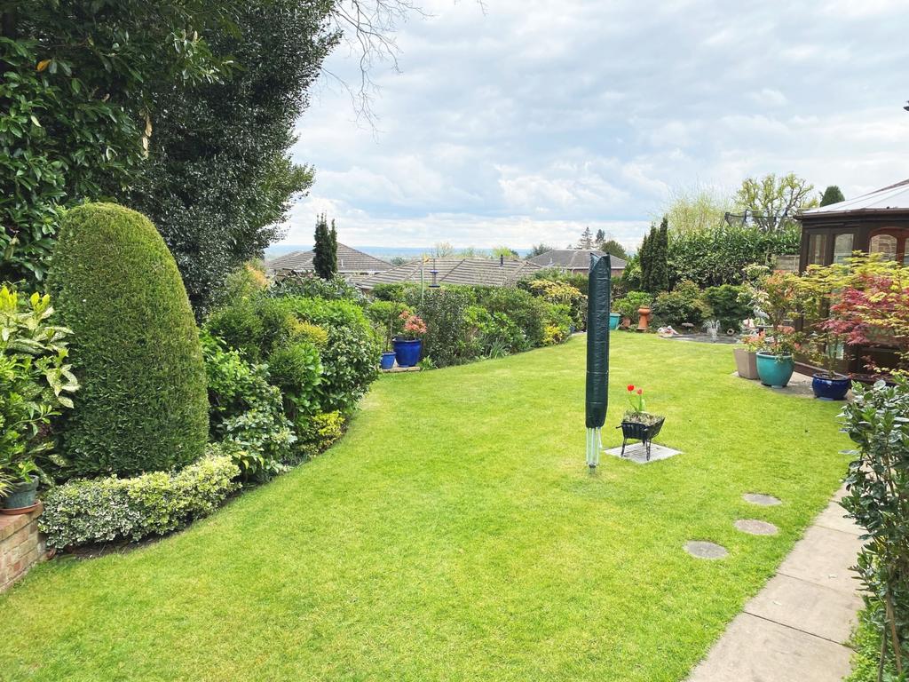 10 Spencer Gardens Lawn