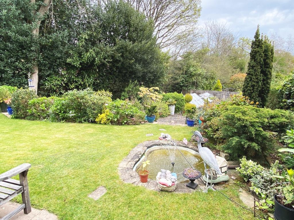 10 Spencer Gardens Pond