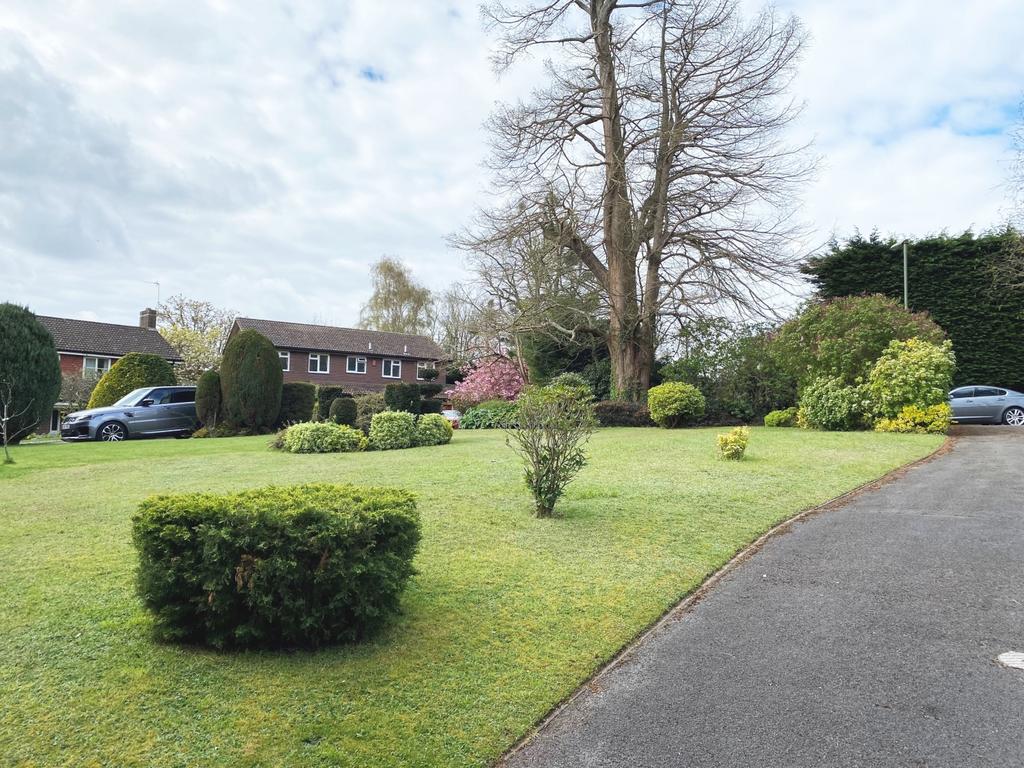 10 Spencer Gardens Front Gdn