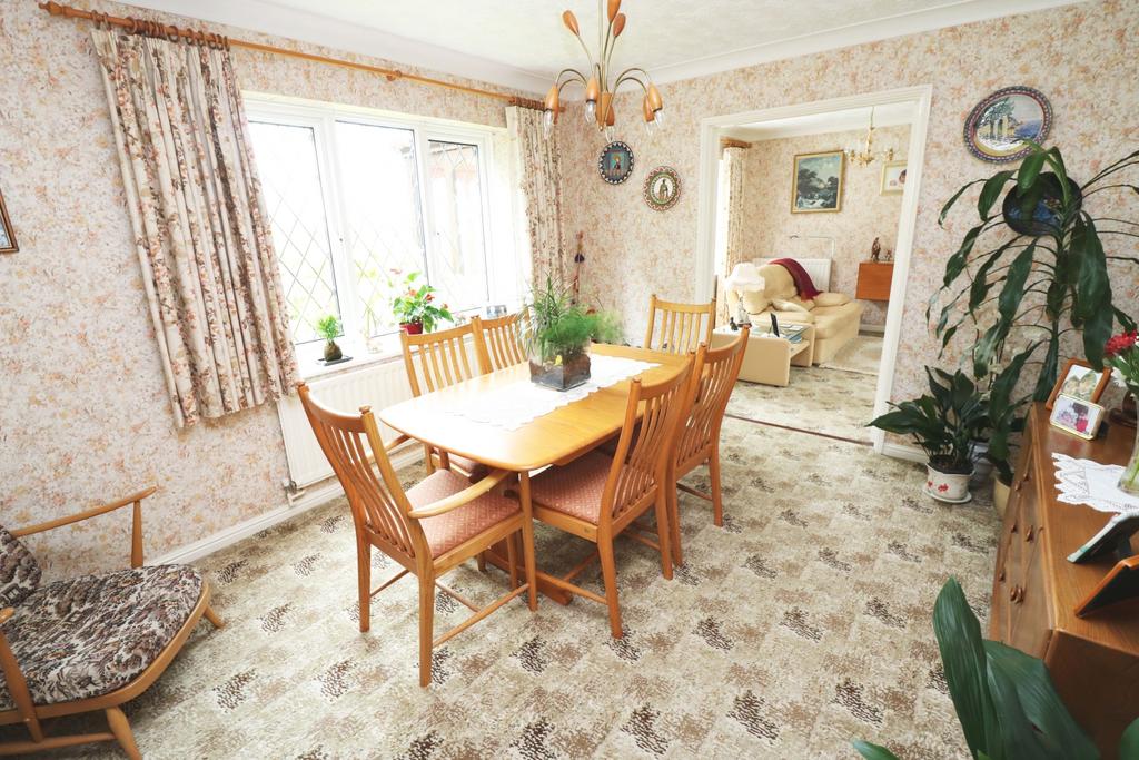 10 Spencer Gardens Din Left