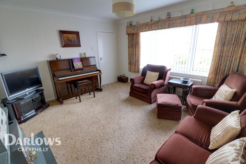 Porset Drive, Caerphilly 3 bed semidetached house £240,000