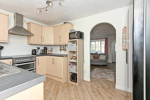 19 Yeates Drive, Kemsley, Sittingbourne, ME10 2UH