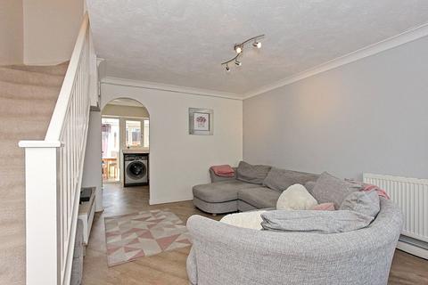 19 Yeates Drive, Kemsley, Sittingbourne, ME10 2UH