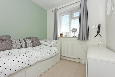 19 Yeates Drive, Kemsley, Sittingbourne, ME10 2UH