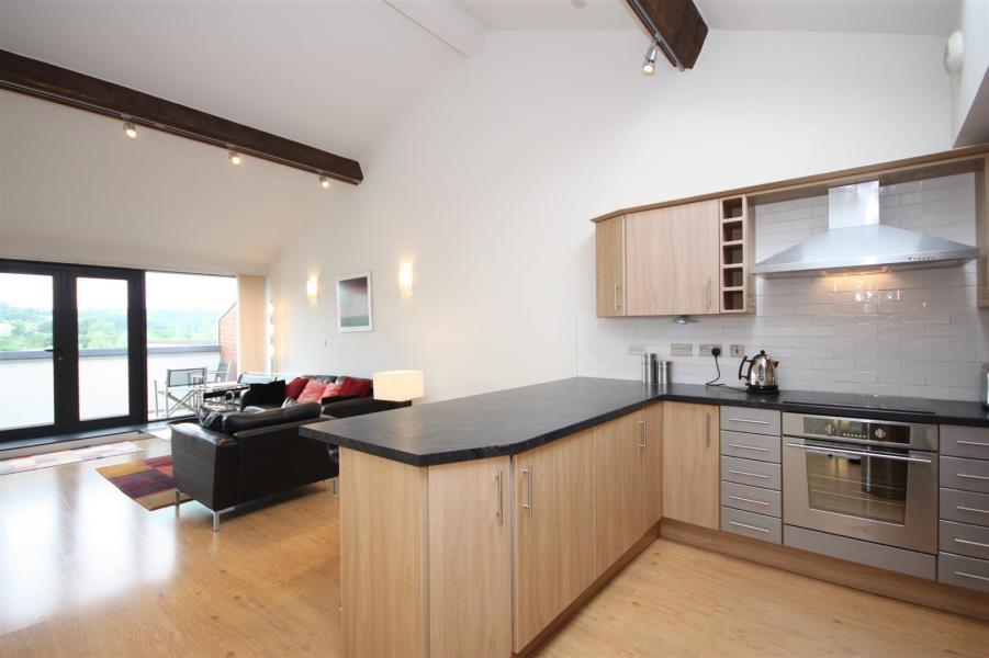 WHITFIELD MILL, APPERLEY BRIDGE, BD10 0LP 2 bed flat £950 pcm (£219 pw)
