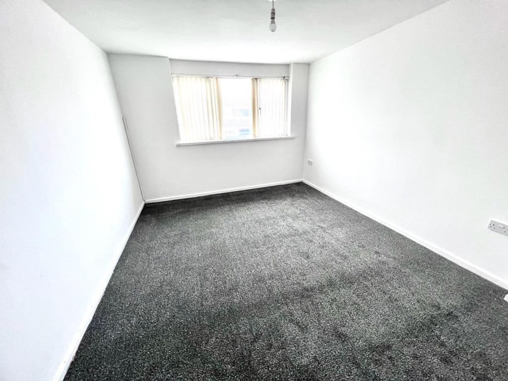 Spring Parklands, Dudley, DY1 2DN 3 bed semidetached house £895 pcm