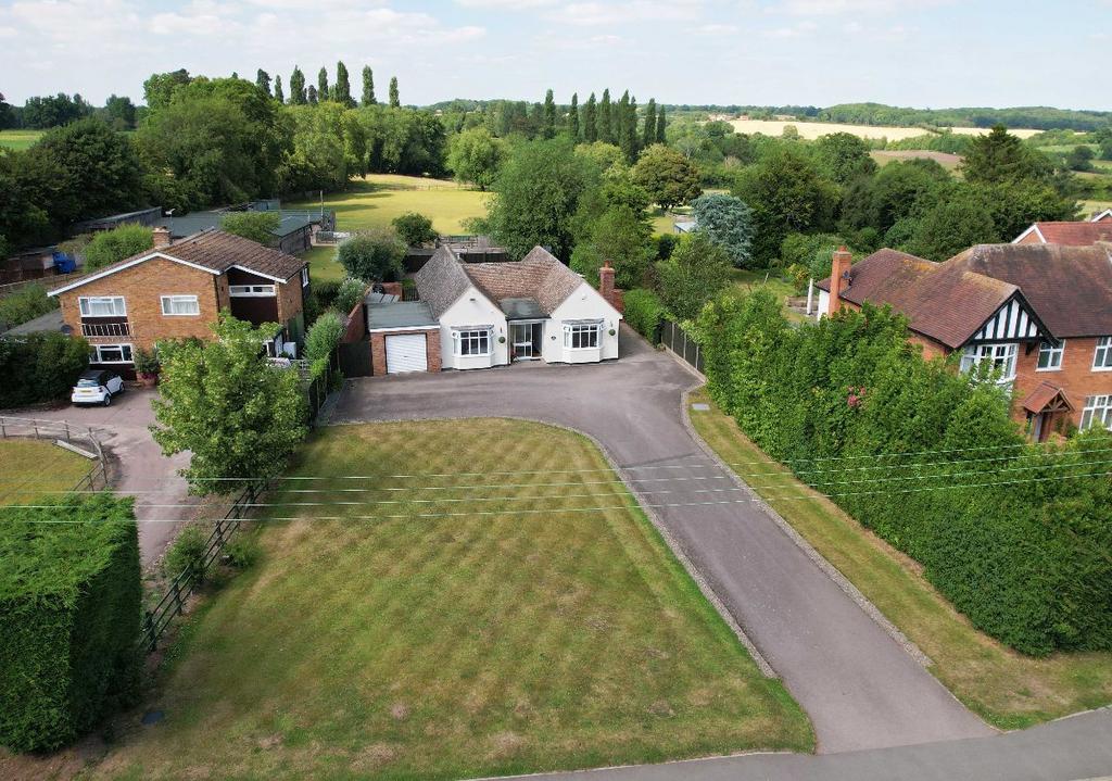 Wolverton Road, Norton Lindsey, Warwick 3 bed bungalow - £650,000