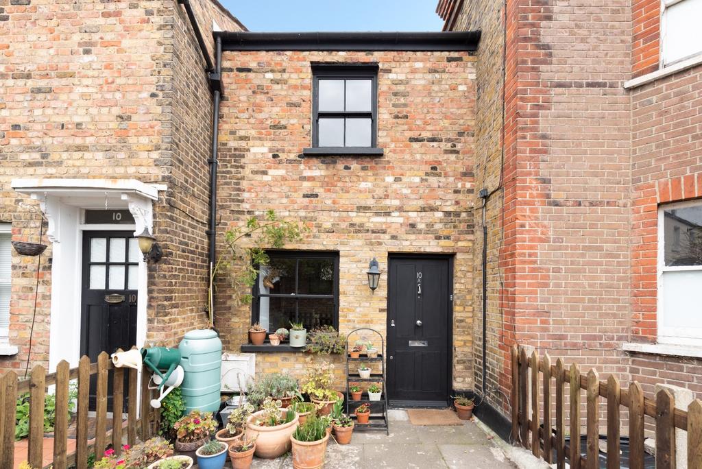 Browning Road, Leytonstone, London, E11 3AR 2 bed cottage £625,000