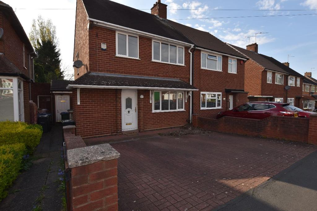 Barnford Crescent, Oldbury 3 bed semidetached house £950 pcm (£219 pw)