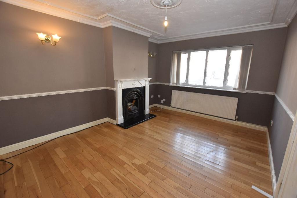 Barnford Crescent, Oldbury 3 bed semidetached house £950 pcm (£219 pw)