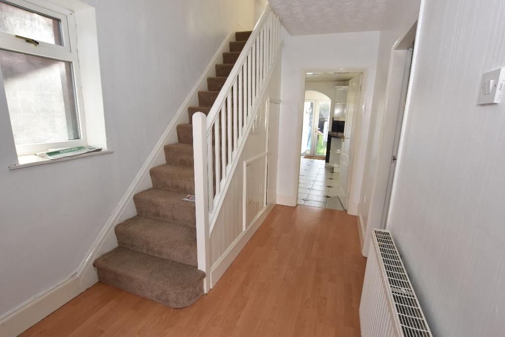 Barnford Crescent, Oldbury 3 bed semidetached house £950 pcm (£219 pw)