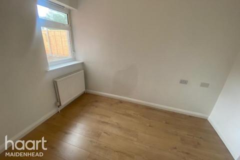 3 bedroom detached bungalow to rent, Clare Road, Maidenhead