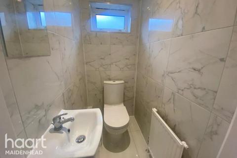 3 bedroom detached bungalow to rent, Clare Road, Maidenhead