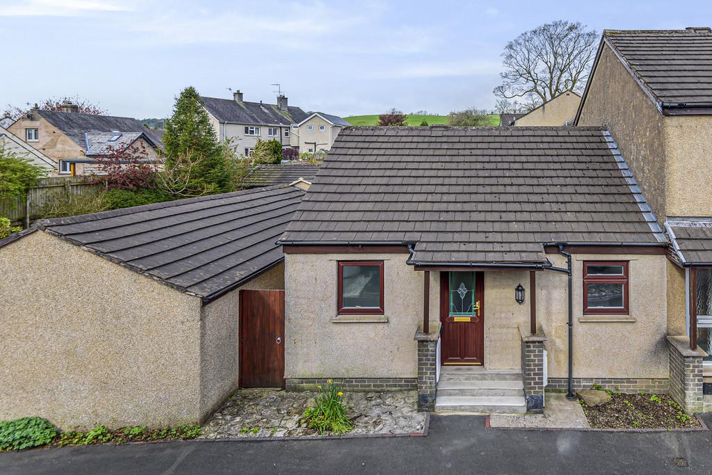 Sedgwick Court, Kendal 2 bed terraced bungalow £795 pcm (£183 pw)