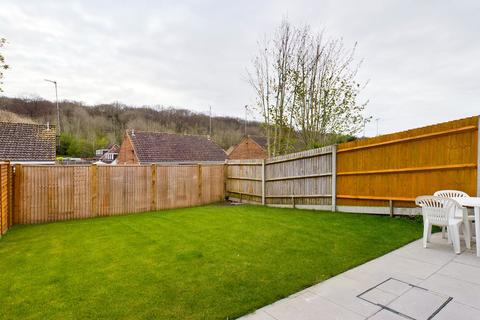 20 Lapwing Close, South Croydon, CR2 8TD