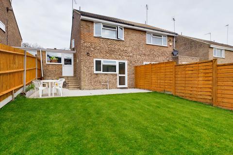 20 Lapwing Close, South Croydon, CR2 8TD