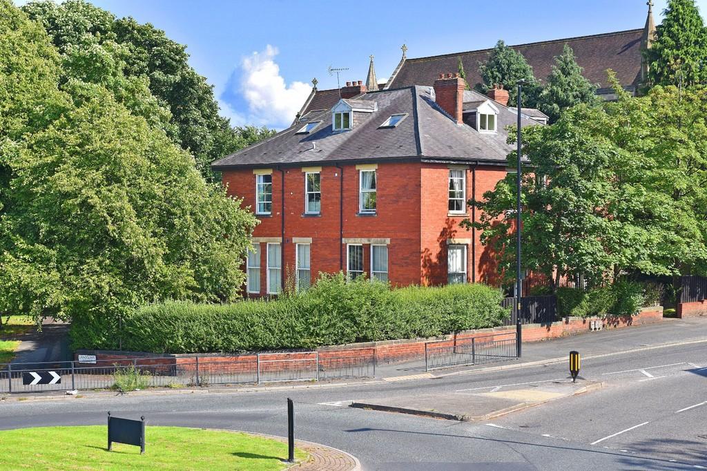 Leeds Road, Harrogate 2 bed apartment £249,995