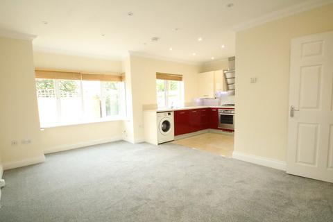 2 bedroom ground floor flat to rent, Blake Road, East Croydon