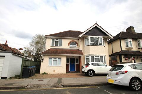 2 bedroom ground floor flat to rent, Blake Road, East Croydon