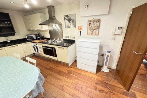 2 bedroom flat to rent, Blenheim Court, SE10