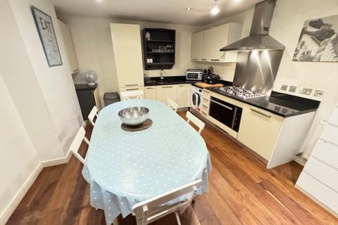 2 bedroom flat to rent, Blenheim Court, SE10
