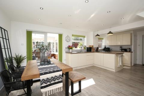 19 Dovestone, Wilnecote, Tamworth, B77 4PB