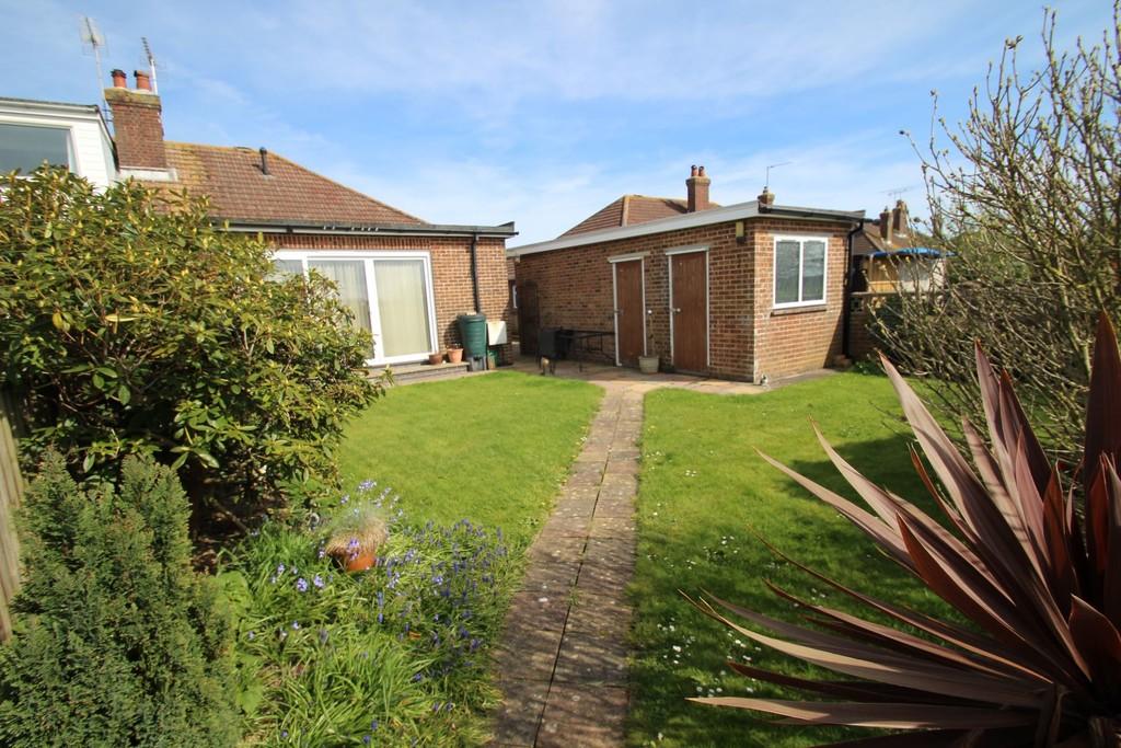 Palmer Road, Angmering 3 bed semidetached bungalow £385,000