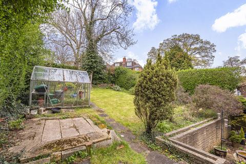 7 Curling Vale, Guildford, GU2 7PJ
