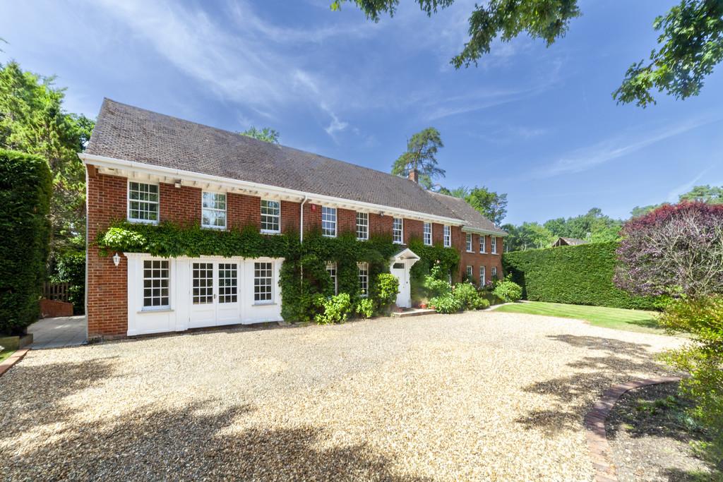 St. Marys Road, Ascot, SL5 9 bed detached house £7,500 pcm (£1,731 pw)