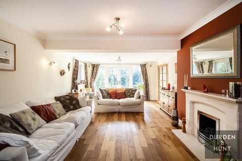 5 High View Close, Loughton, IG10 4EG