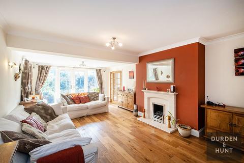 5 High View Close, Loughton, IG10 4EG