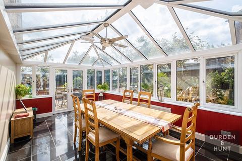 5 High View Close, Loughton, IG10 4EG