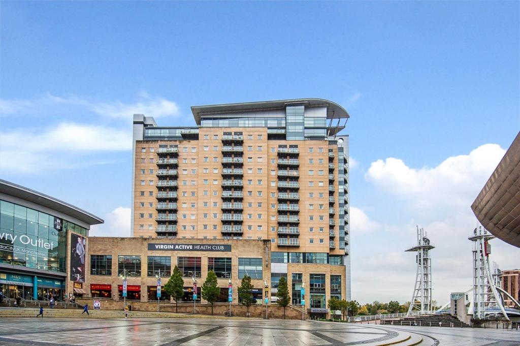 Imperial Point, Salford Quays... 1 bed apartment £240,000