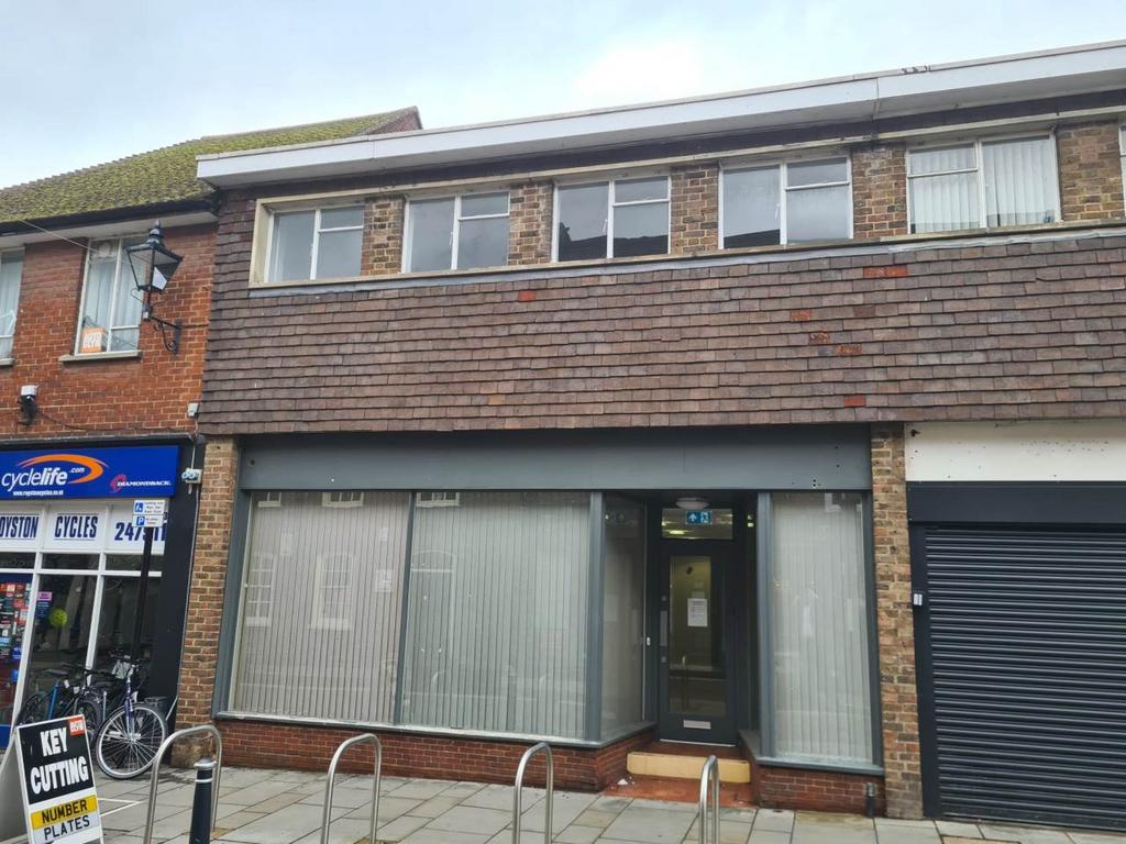 High Street, Royston, Property to rent