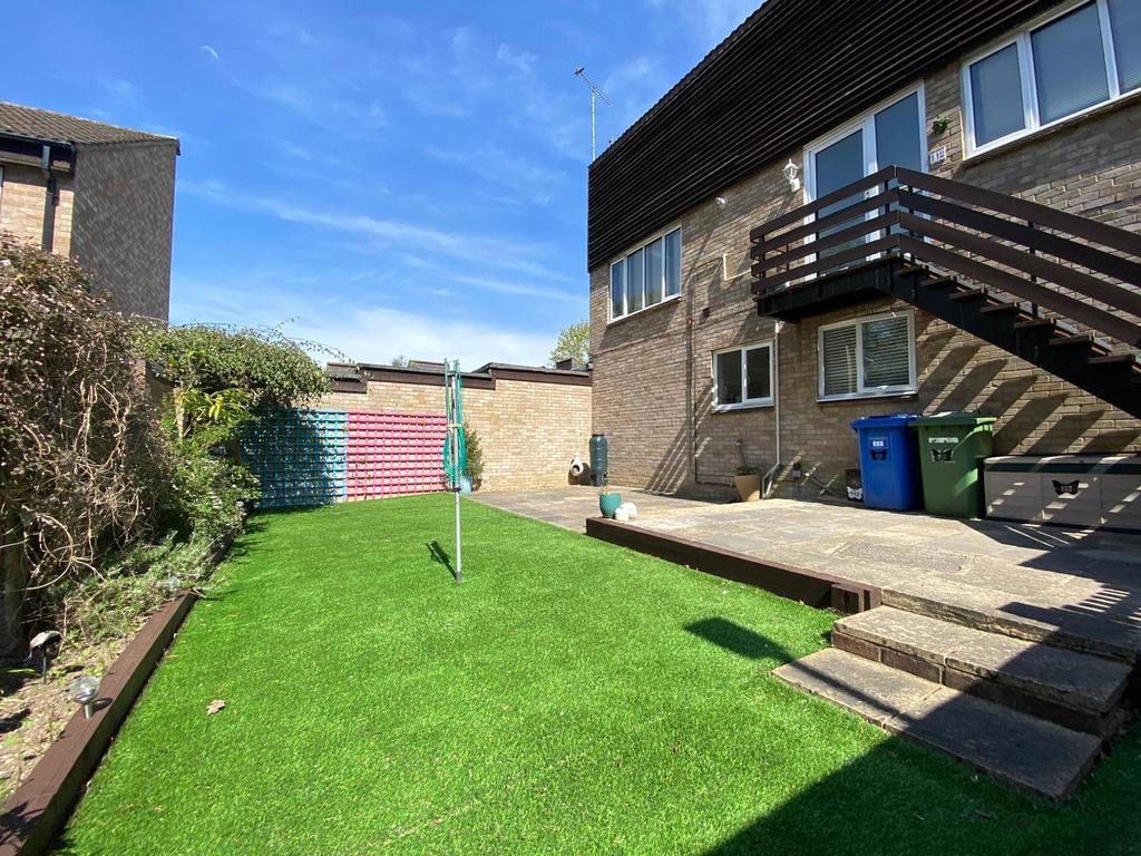 Juniper, Bracknell, Berkshire, RG12 1 bed £1,000 pcm (£231 pw)