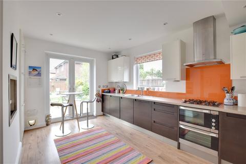 4 bedroom detached house for sale - The Crossway, London, SE9