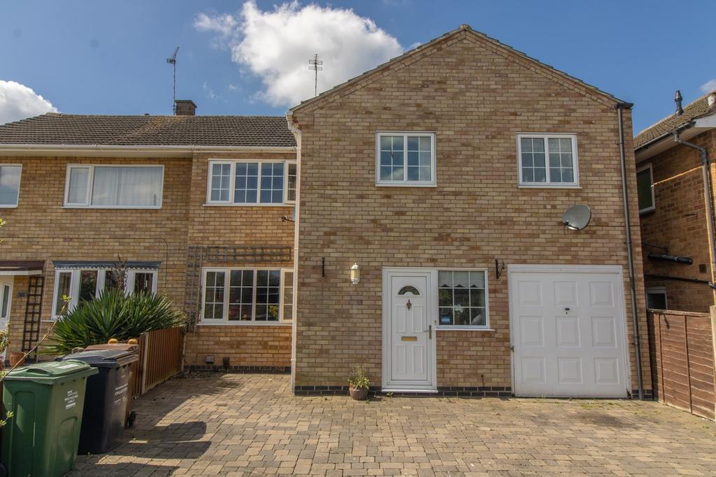 Blenheim Road, Birstall, Leicester, LE4 4 bed semidetached house £350,000