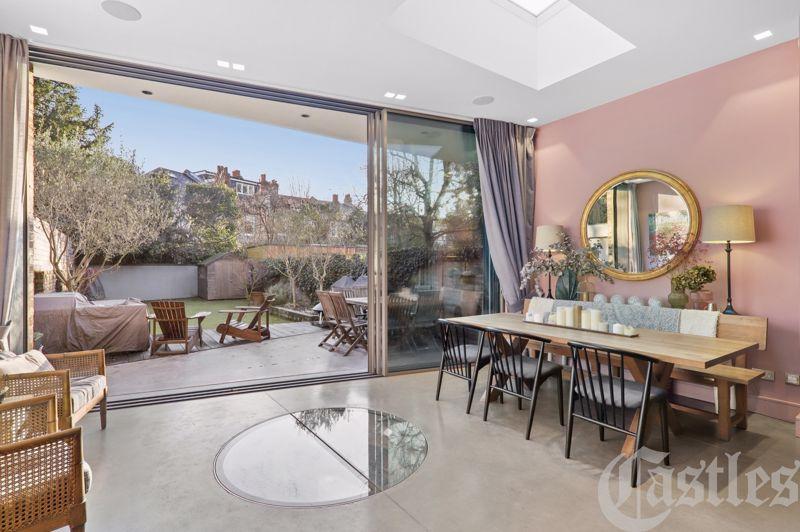 Park Avenue South, N8 5 bed terraced house
