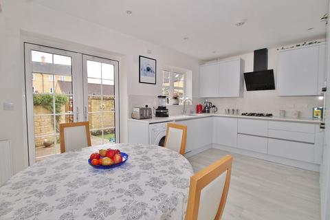 22 Ashcombe Crescent, Witney, OX28 6GL