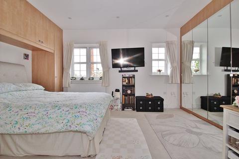 22 Ashcombe Crescent, Witney, OX28 6GL
