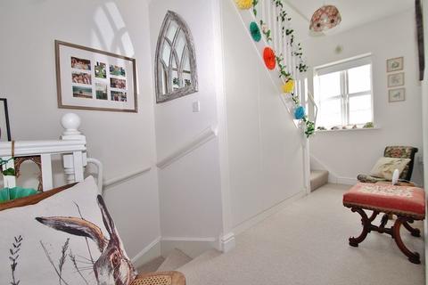 22 Ashcombe Crescent, Witney, OX28 6GL