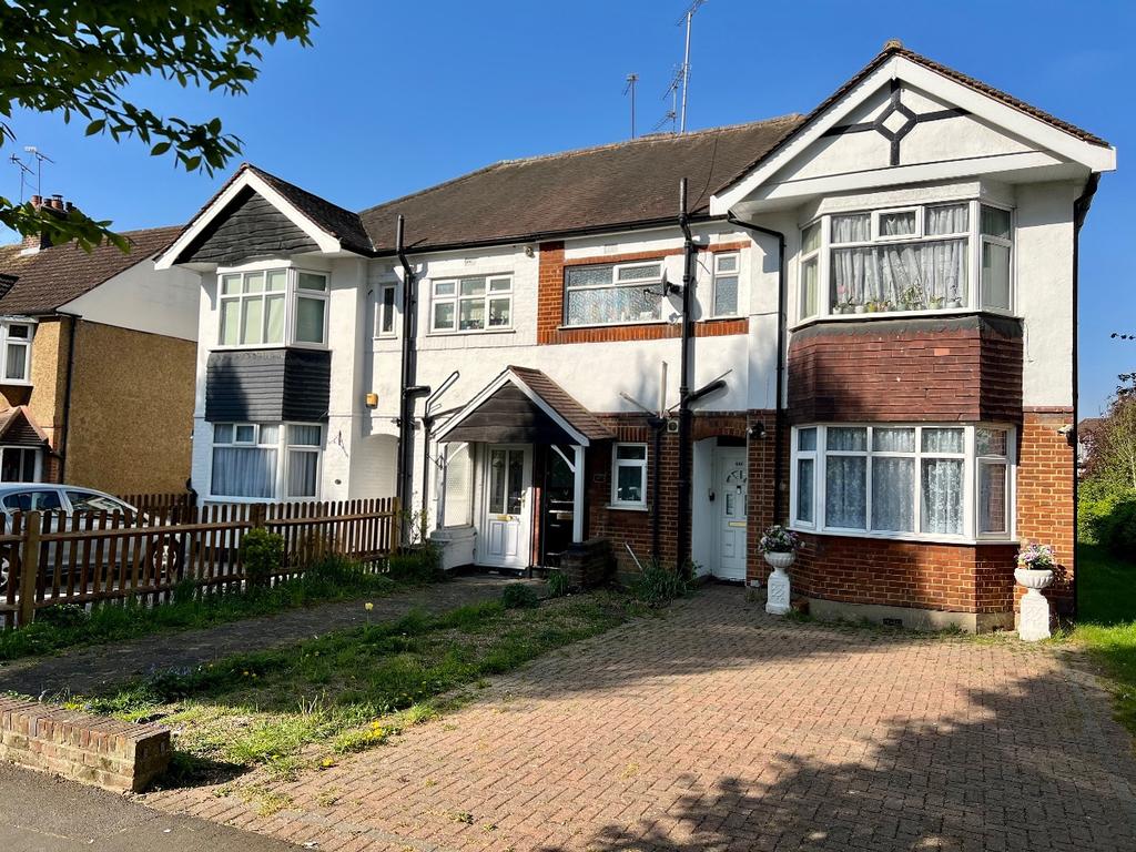 Avenue Road, Harold Wood, Romford 2 bed £1,200 pcm (£277 pw)
