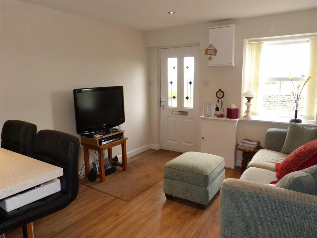 Marple Road, Chisworth, Glossop 1 bed terraced house £675 pcm (£156 pw)