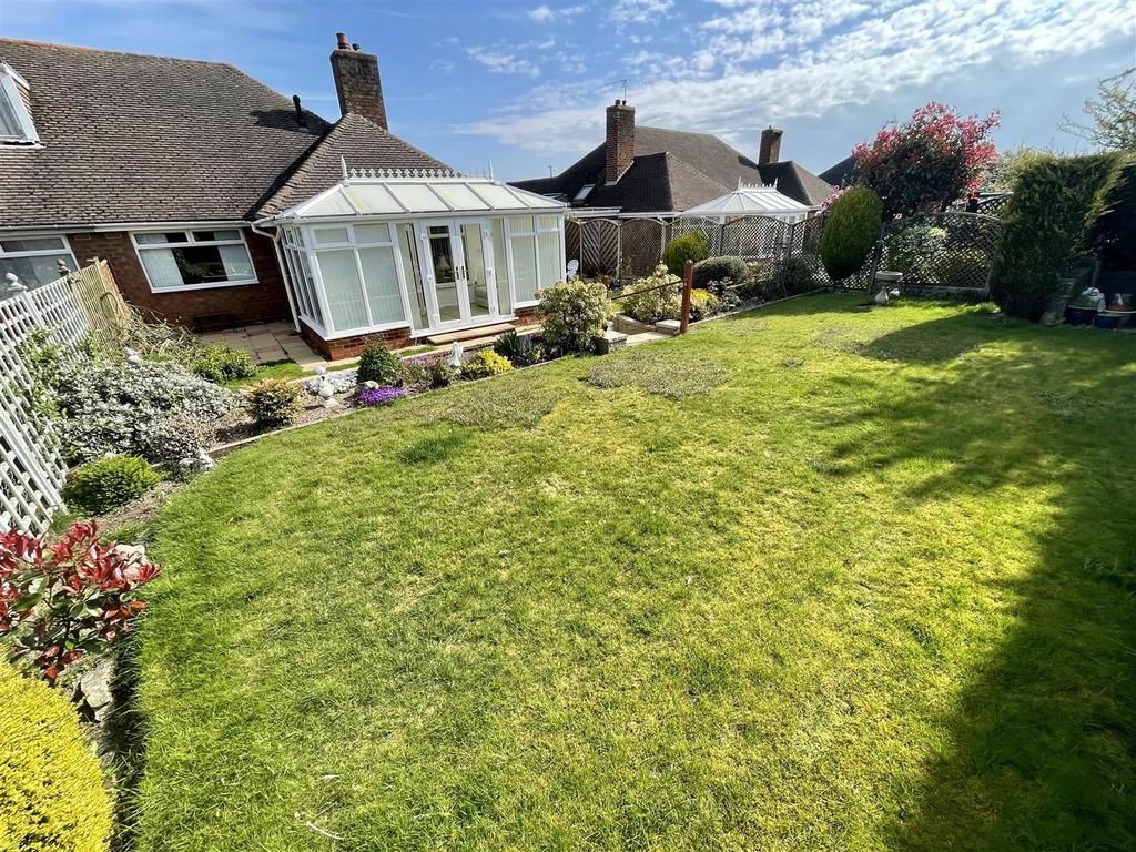 Shakespeare Drive, Shirley, Solihull 3 bed semidetached bungalow for