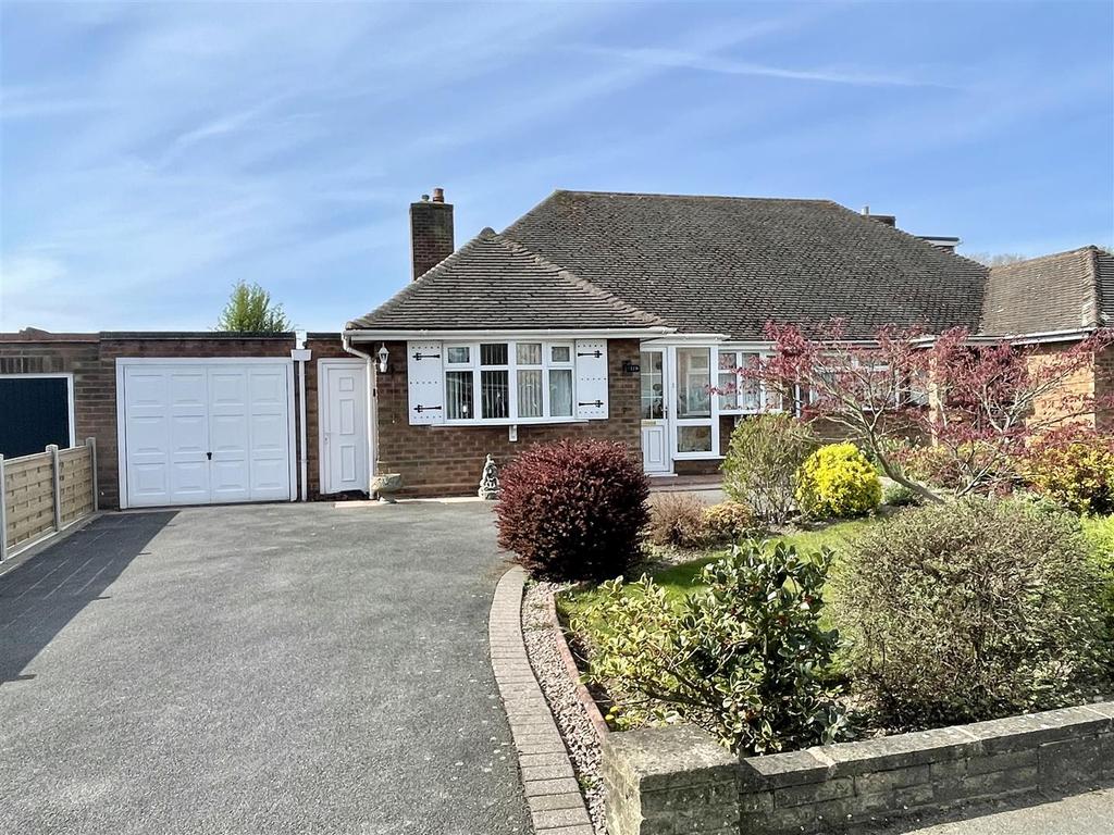 Shakespeare Drive, Shirley, Solihull 3 bed semidetached bungalow £