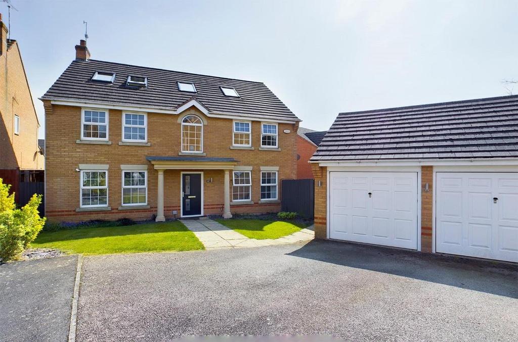Villa Way, Wootton Fields, Northampton, NN4 5 bed detached house £625,000