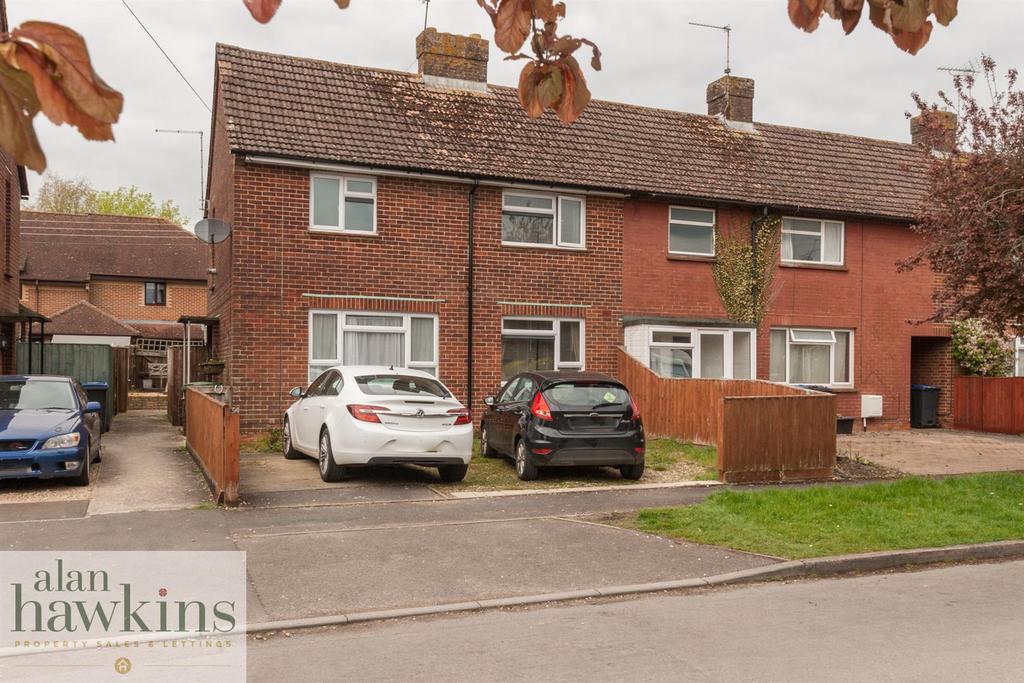 Tanners Close, Royal Wootton Bassett 3 bed end of terrace house £265,000
