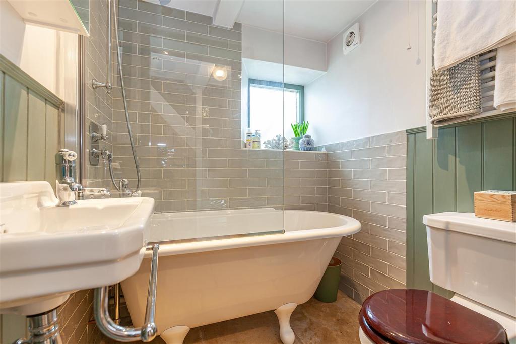 Bathroom.jpg