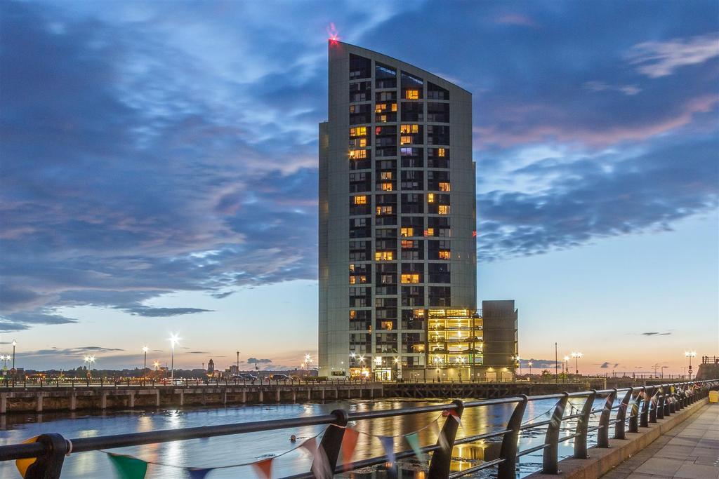 Alexandra Tower, Princes Parade, Docklands 2 bed apartment £850 pcm