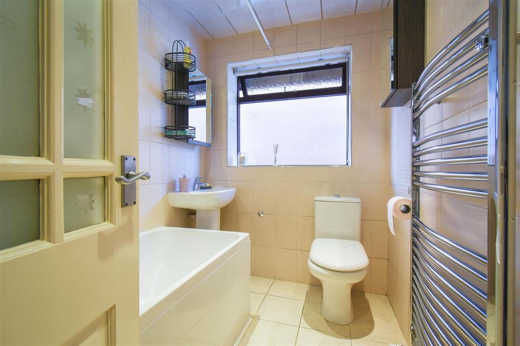 Alpine Grove, Blackburn 3 bed detached bungalow £225,000